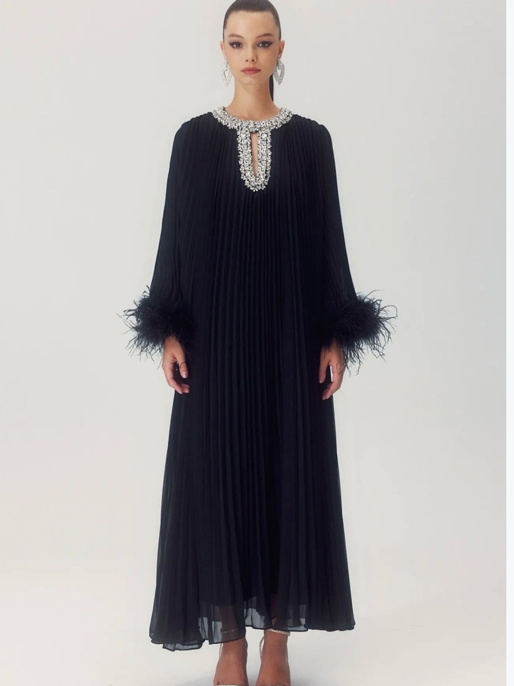 Feather pleated Crystal Kaftan sz XL Black NWT maxi